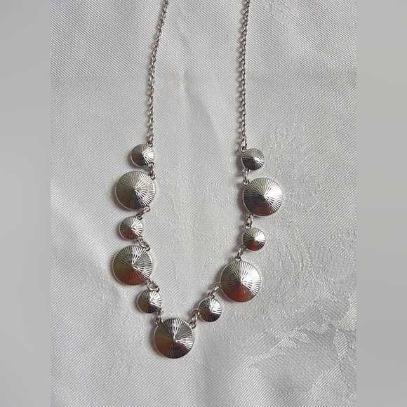 Purple rheistones silver tone Necklace earrings set by Paparazzi 18"+3" - Picture 6 of 9